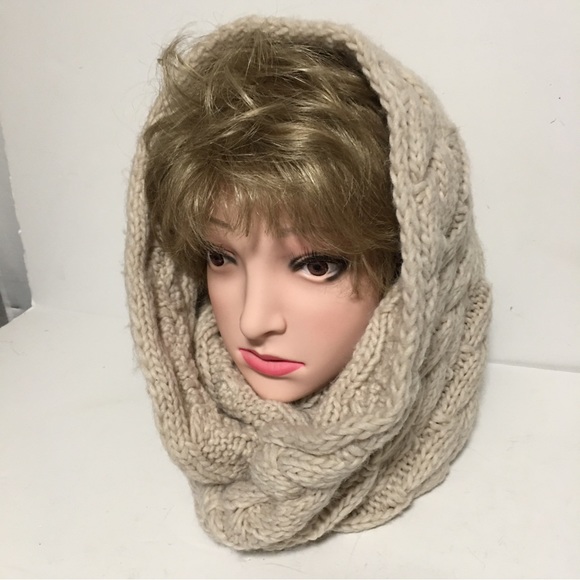 Chunky Cable knit circle infinity scarf oatmeal Alice V ITALY EUC - Picture 3 of 10